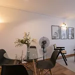 Comodidad En Las Condes - Amplio Depto