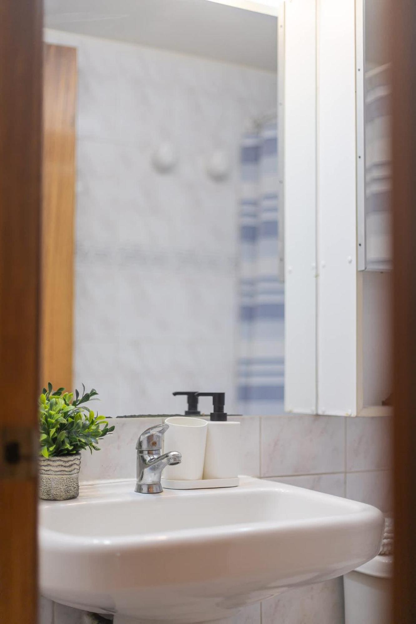 Comodidad En Condes - Amplio Depto Apartamento Santiago